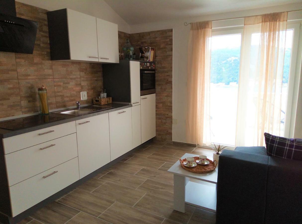 Apartments Kurelja Lastovo Екстер'єр фото